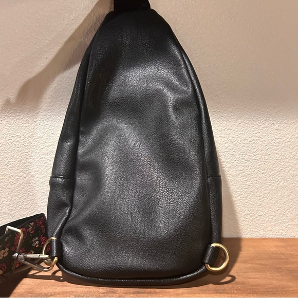 Antik Kraft Tasha crossbody sling bag with a floral embroidered webbing strap - Picture 4 of 9